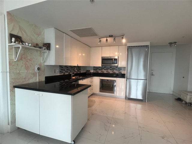 4 of 18 - 92 Sw 3rd St 3803, Miami, FL