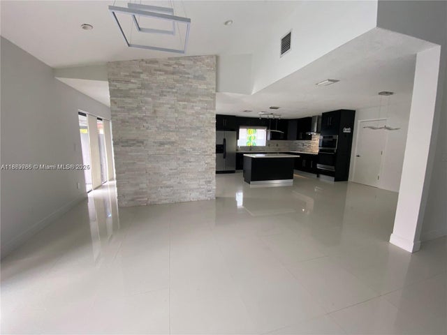 5 of 34 - 620 Sw 98th Ter, Pembroke Pines, FL