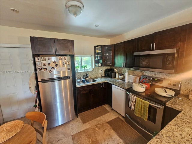 3 of 10 - 455 Nw 127th St, North Miami, FL