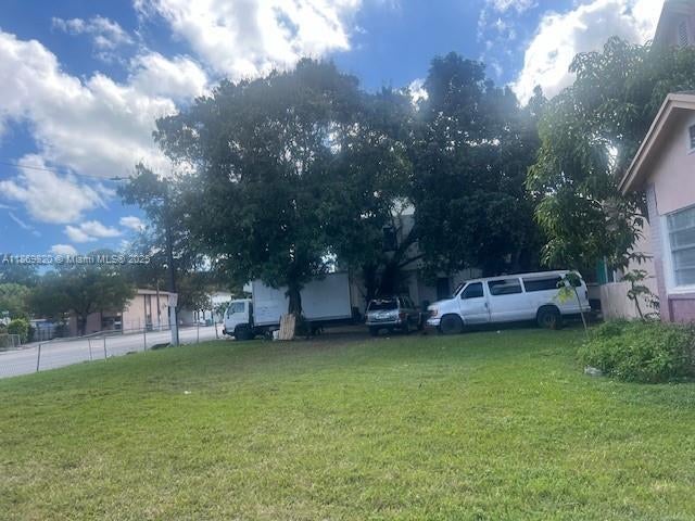 4 of 12 - 10 Nw 60th St, Miami, FL