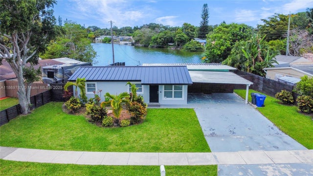 3 of 18 - 5936 N Farragut Dr, Hollywood, FL