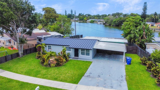 5 of 18 - 5936 N Farragut Dr, Hollywood, FL