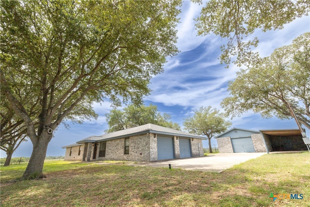 2961 County Road 342, La Vernia