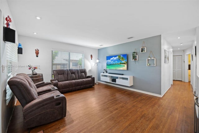 4 of 20 - 3800 Sw 68th Ave, Miami, FL