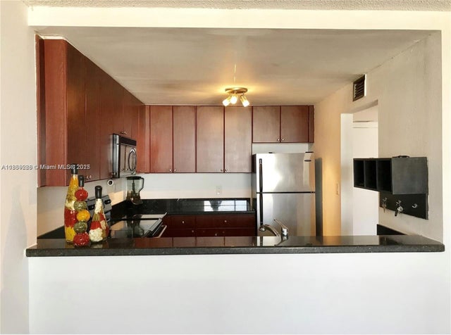 4 of 15 - 6900 Bay Dr 7f, Miami Beach, FL