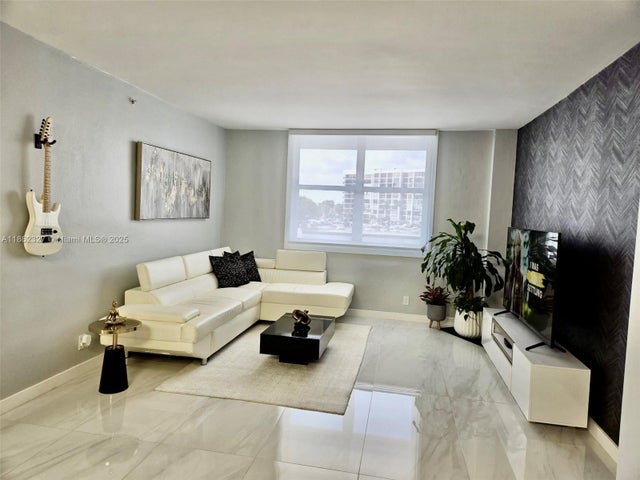 2 of 33 - 3000 S Ocean Dr 108, Hollywood, FL