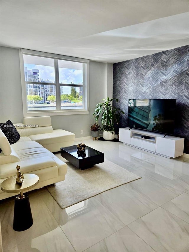 3 of 33 - 3000 S Ocean Dr 108, Hollywood, FL