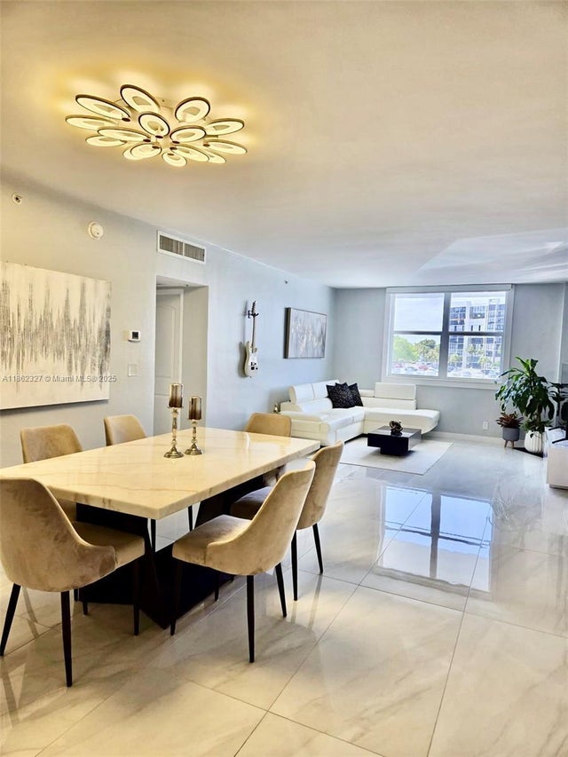 4 of 33 - 3000 S Ocean Dr 108, Hollywood, FL