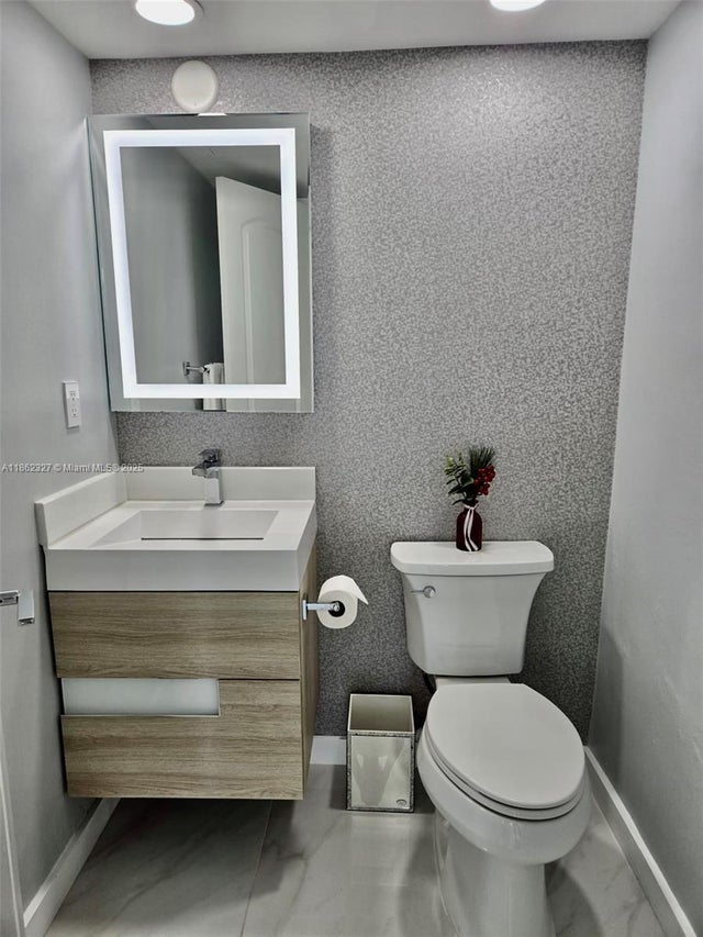 5 of 33 - 3000 S Ocean Dr 108, Hollywood, FL