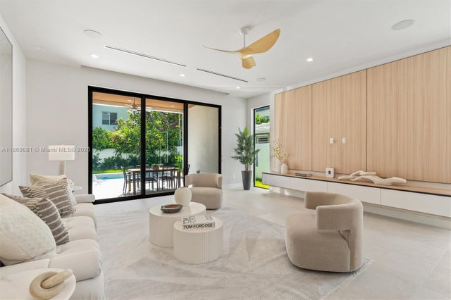 4 of 26 - 810 Ne 17th Ter, Fort Lauderdale, FL