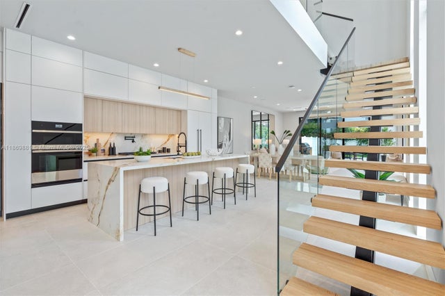 5 of 26 - 810 Ne 17th Ter, Fort Lauderdale, FL