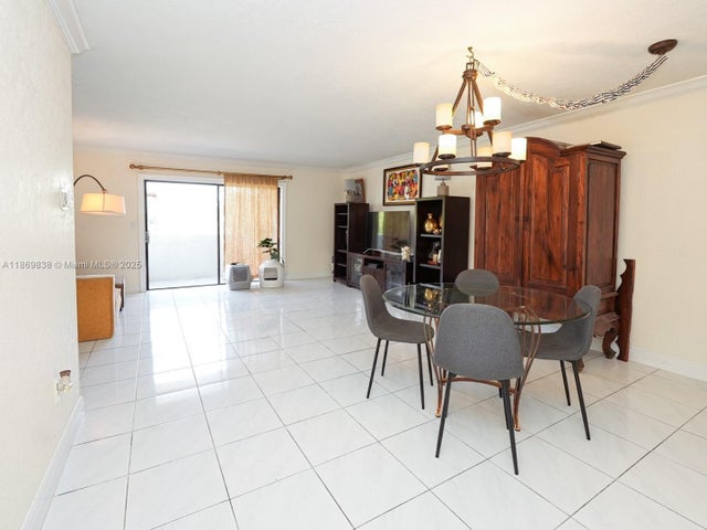 1 of 25 - 130 S Shore Dr 3c, Miami Beach, FL