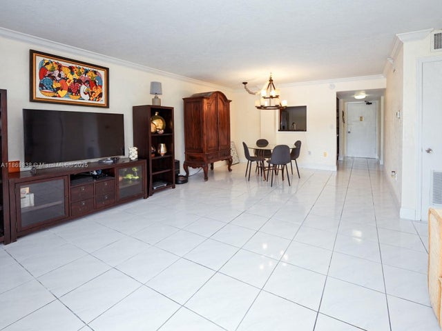 4 of 25 - 130 S Shore Dr 3c, Miami Beach, FL