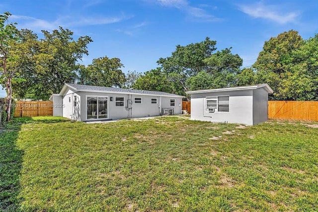 2 of 9 - 2770 Nw 25th St, Fort Lauderdale, FL