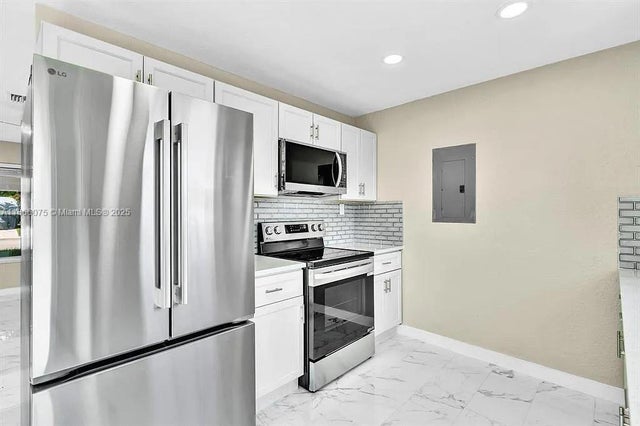 3 of 9 - 2770 Nw 25th St, Fort Lauderdale, FL