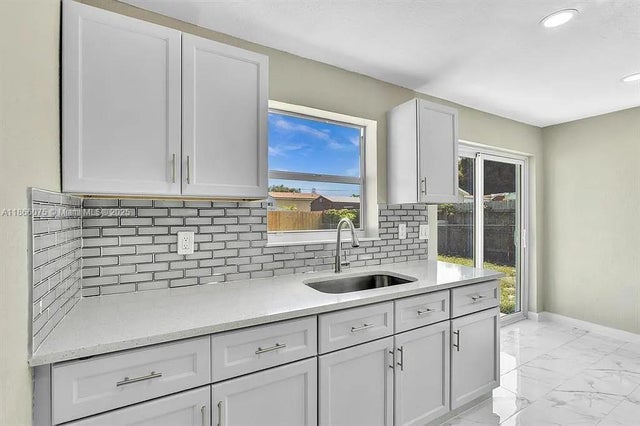 4 of 9 - 2770 Nw 25th St, Fort Lauderdale, FL