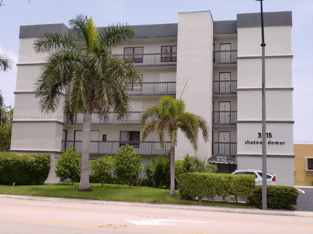 3215 N Ocean Dr 302, Hollywood