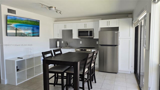 2 of 9 - 3215 N Ocean Dr 302, Hollywood, FL