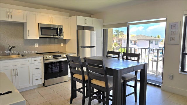 3 of 9 - 3215 N Ocean Dr 302, Hollywood, FL