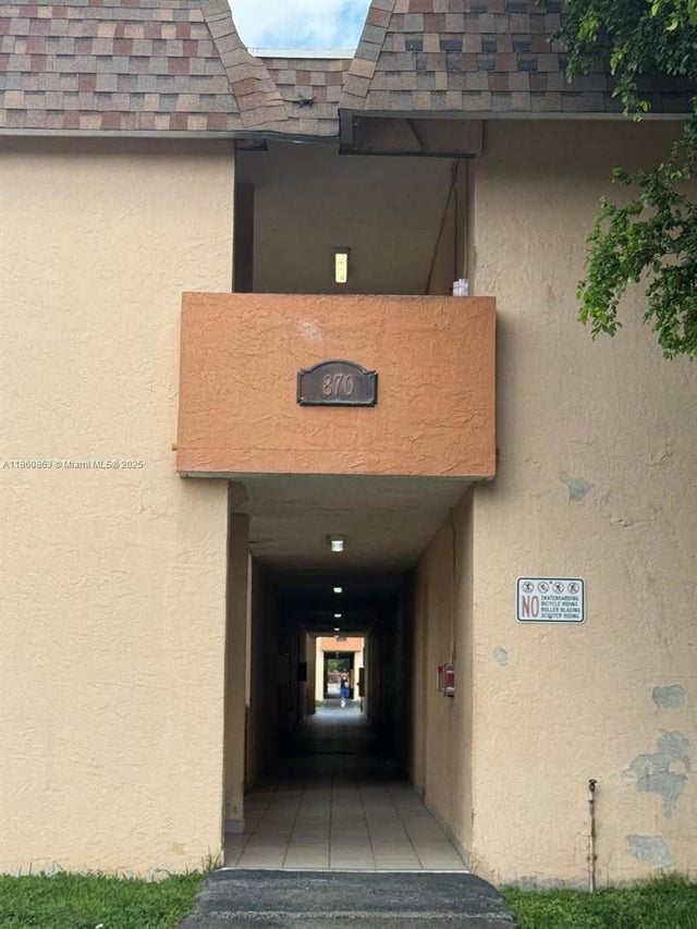 2 of 4 - 870 Sw 129th Pl 209, Miami, FL