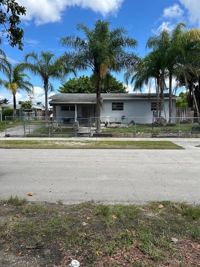 3 of 39 - 11431 Sw 193rd Ter, Miami, FL