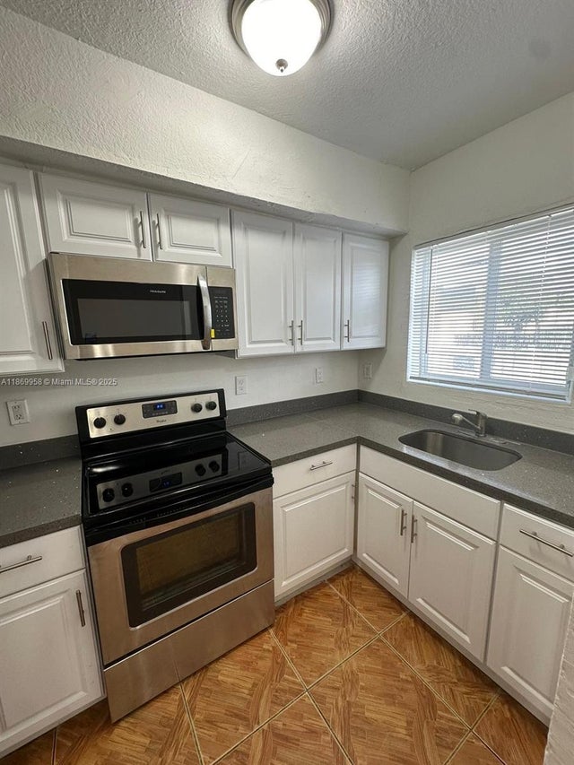 4 of 15 - 407 Nw 84th St 407, Miami, FL