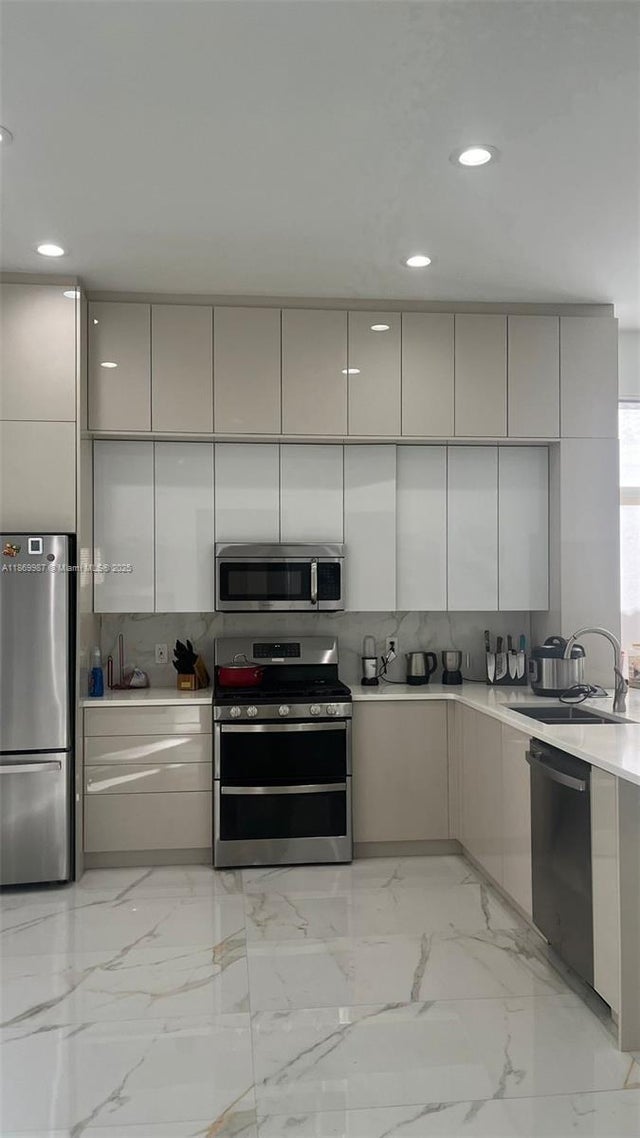2 of 11 - 19353 Sw 60th Ct, Pembroke Pines, FL