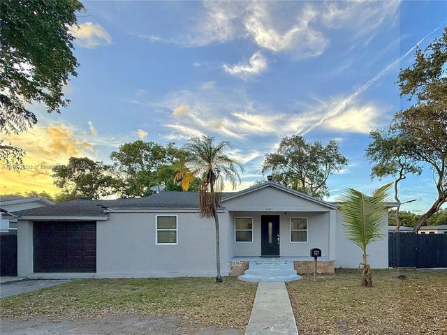 1 of 37 - 947 Ne 149th St, Miami, FL