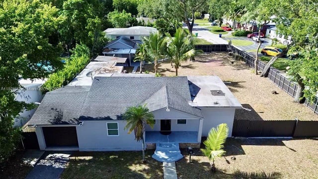 2 of 37 - 947 Ne 149th St, Miami, FL