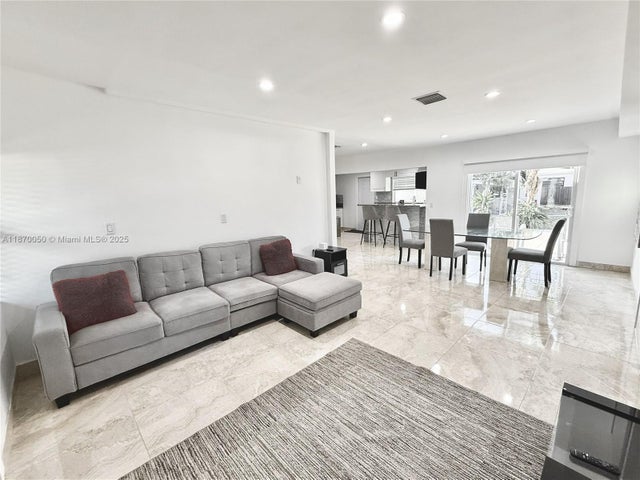 3 of 37 - 947 Ne 149th St, Miami, FL