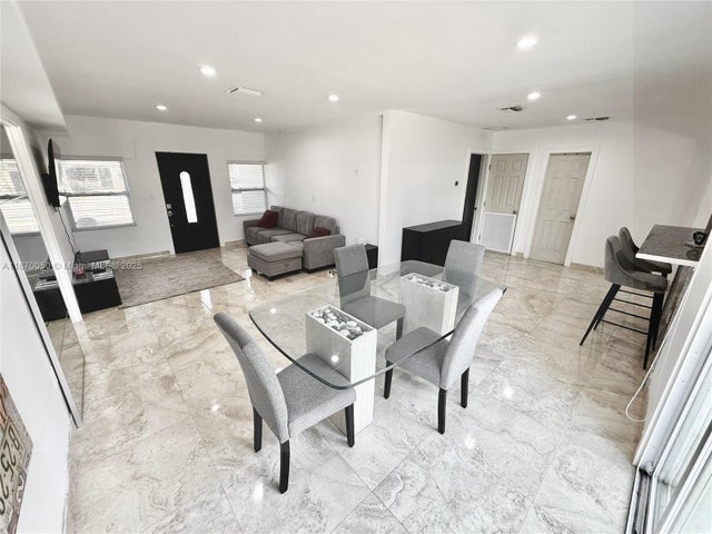5 of 37 - 947 Ne 149th St, Miami, FL