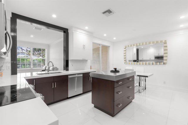 3 of 37 - 10548 Nw 56th Dr, Coral Springs, FL