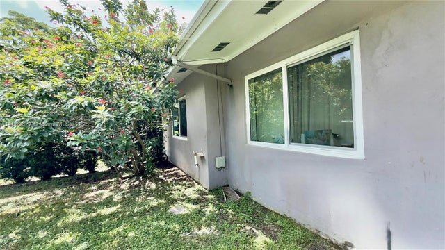 3 of 16 - 217 S 57th Ter, Hollywood, FL