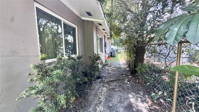 4 of 16 - 217 S 57th Ter, Hollywood, FL