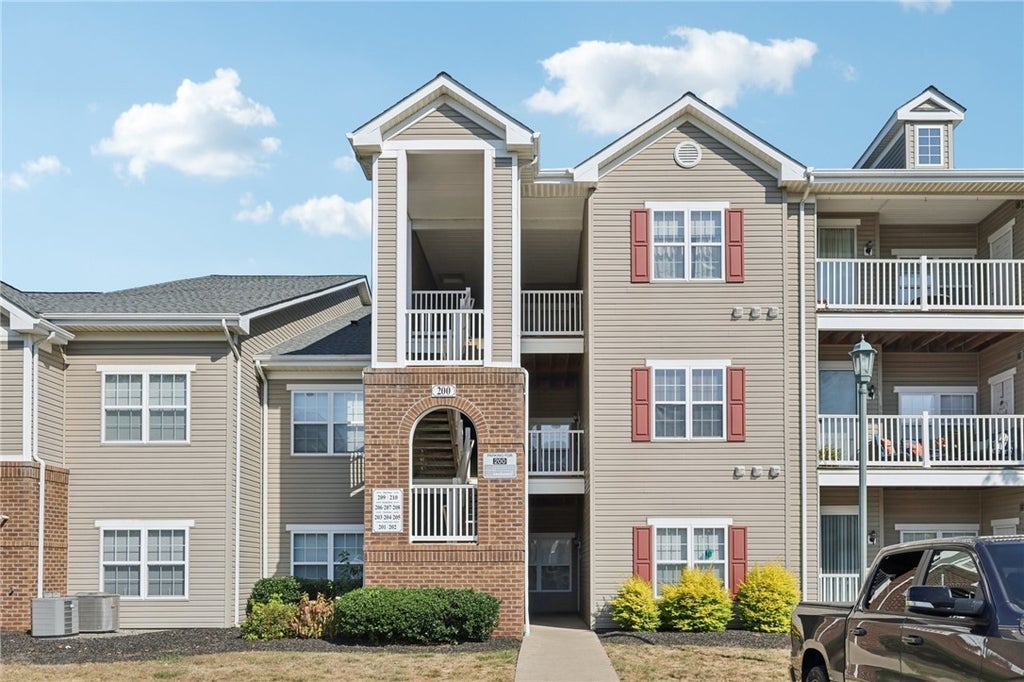 209 Stockton Ridge, Cranberry