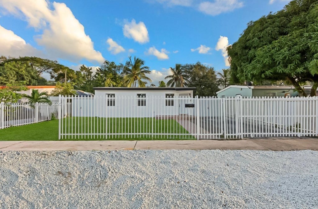 724 Burlington St, Opa Locka