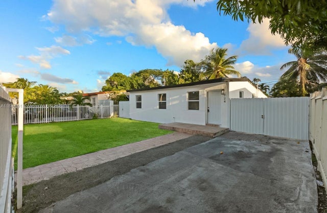2 of 21 - 724 Burlington St, Opa Locka, FL