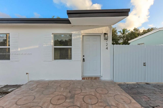 3 of 21 - 724 Burlington St, Opa Locka, FL