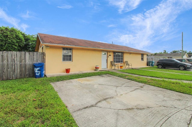 3 of 35 - 18095 Sw 104th Ave, Miami, FL