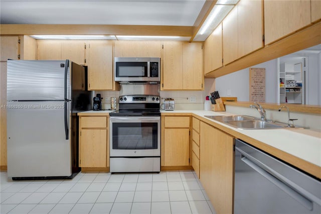 3 of 25 - 2441 S Village Blvd 402, West Palm Beach, FL