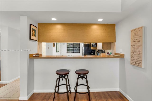 4 of 25 - 2441 S Village Blvd 402, West Palm Beach, FL