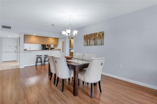 5 of 25 - 2441 S Village Blvd 402, West Palm Beach, FL