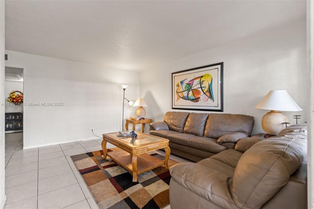 2 of 15 - 200 Croton Ave 104, Lantana, FL