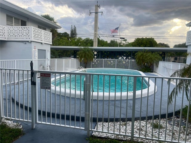 1 of 5 - 12665 Ne 16th Ave 8, North Miami, FL
