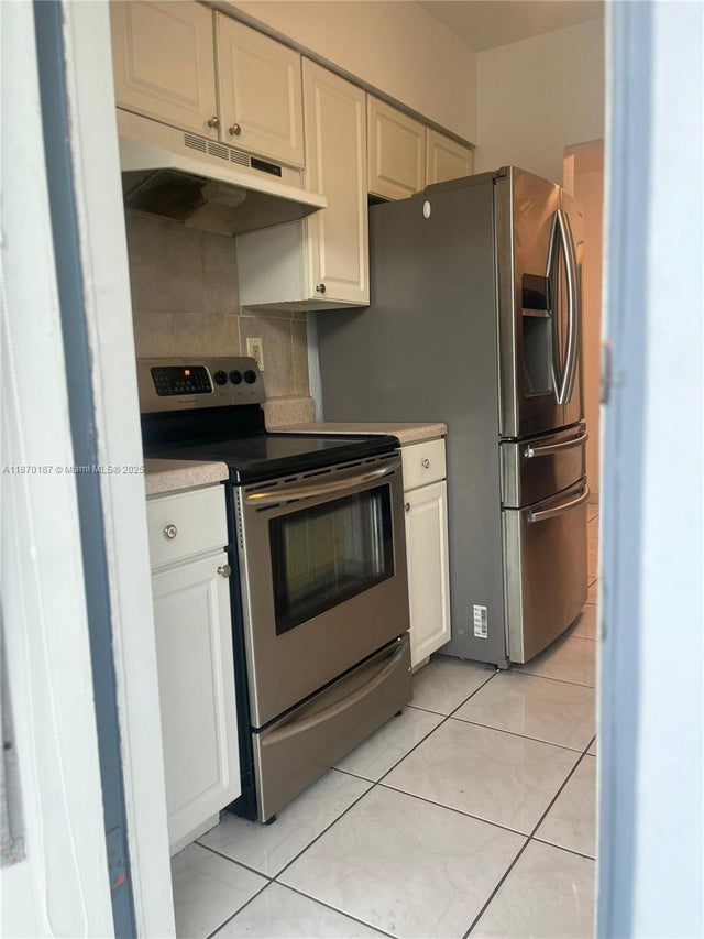 2 of 5 - 12665 Ne 16th Ave 8, North Miami, FL