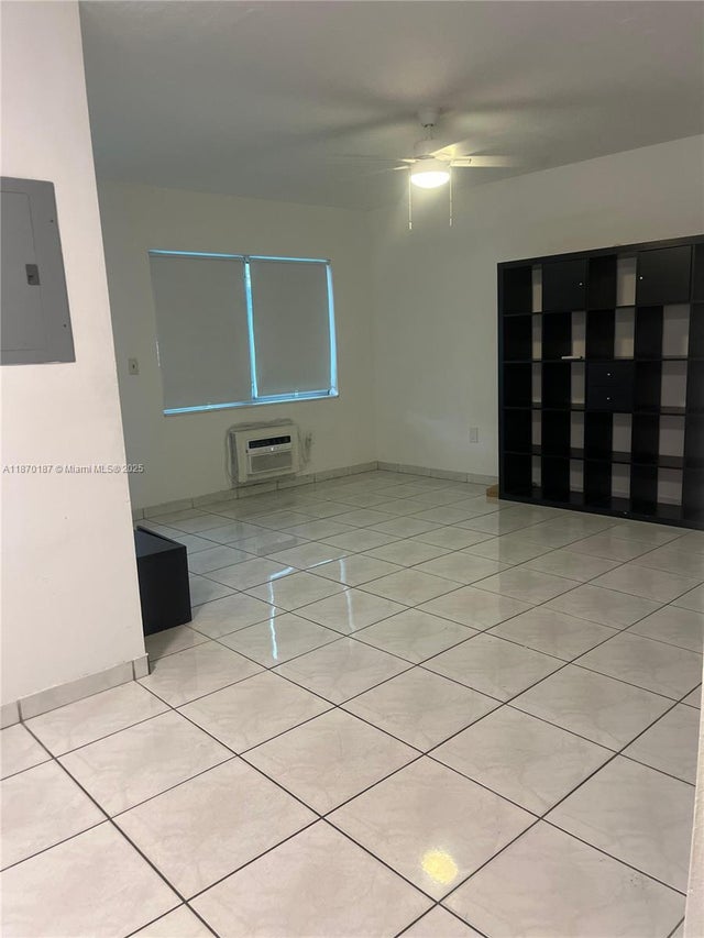 4 of 5 - 12665 Ne 16th Ave 8, North Miami, FL