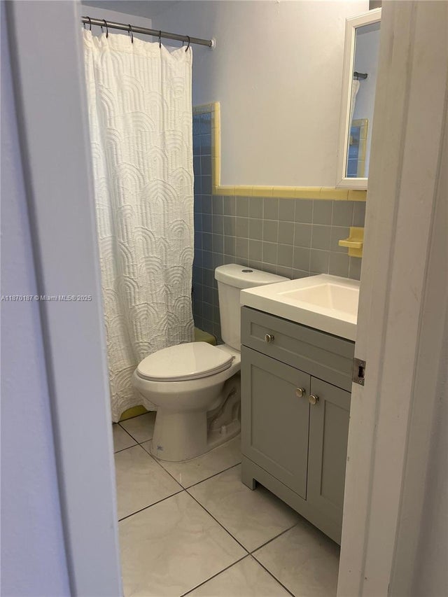5 of 5 - 12665 Ne 16th Ave 8, North Miami, FL