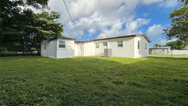 5 of 37 - 10730 Sw 149th Ter, Miami, FL