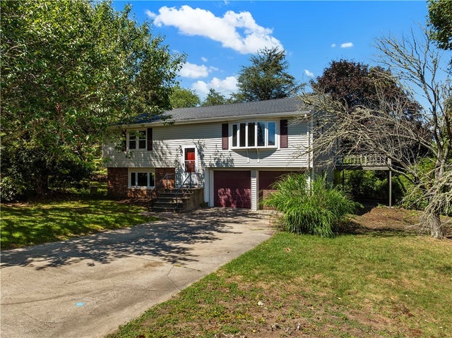 58 Stewart Dr, Portsmouth