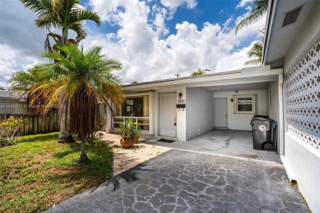 1 of 26 - 4915 Ne 22nd Ave, Lighthouse Point, FL